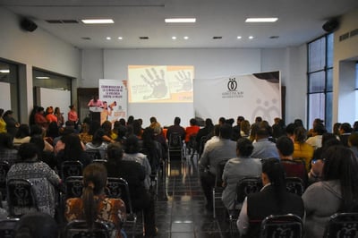 Vocales del INE de Gómez Palacio ofrecen conferencia sobre violencia política de género. (EL SIGLO DE TORREÒN/EDITH GONZÁLEZ)