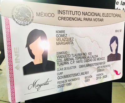 La credencial para votar permite ejercer los derechos políticos y garantiza el derecho a la identidad de la ciudadanía. (ESPECIAL)