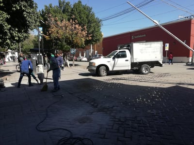 Se tiene un avance del 80 por ciento en los trabajos para reabrir las vialidades de dicho paseo, por lo que actualmente realizan trabajos de señalética en la avenida Hidalgo y Allende. (EL SIGLO DE TORREÓN)