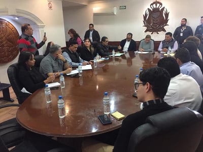 Representantes de la Junta Distrital 02 del INE presentaron los resultados en la sala de Cabildo de la presidencia de Gómez Palacio. (EL SIGLO DE TORREÓN/ANGÉLICA SANDOVAL)