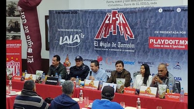 Autoridades municipales y deportivas, asistieron a la conferencia de prensa ante los medios deportivos de la región, celebrada en las instalaciones de esta casa editora. (IVAN CORPUS)