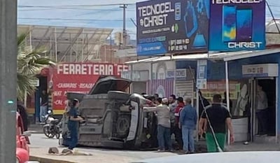 El percance se reportó a las 14:30 horas en la calzada Valle Oriente y avenida Escuinapa, del sector ya mencionado. (EL SIGLO DE TORREÓN)
