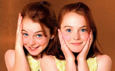 Lindsay Lohan y el elenco de una de las películas que marcaron la infancia de muchos personas, Juego de Gemelas, sorprendieron al realizar un reencuentro virtual para conmemorar los 22 años del estreno de la película de Disney.
(ESPECIAL) 