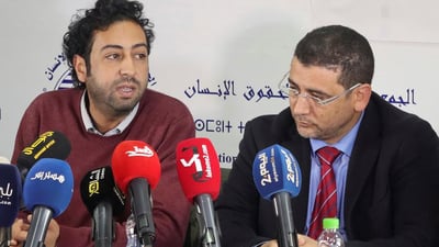 El periodista marroquí Omar Radi (i), ya investigado por supuesto espionaje, ha sido hoy ingresado en detención preventiva y será acusado además de un presunto delito de violación. (ARCHIVO) 
