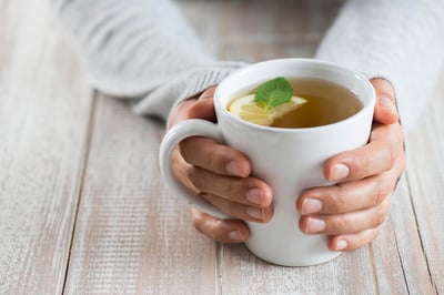 El té es una de las bebidas más consumidas en todo el mundo, aunque prepararlo parezca una tarea sencilla, no lo es, pues preparar té de hojas sueltas puede ser un proceso que requiere un poco más de paciencia, que preparar un té de bolsa. (INTERNET)