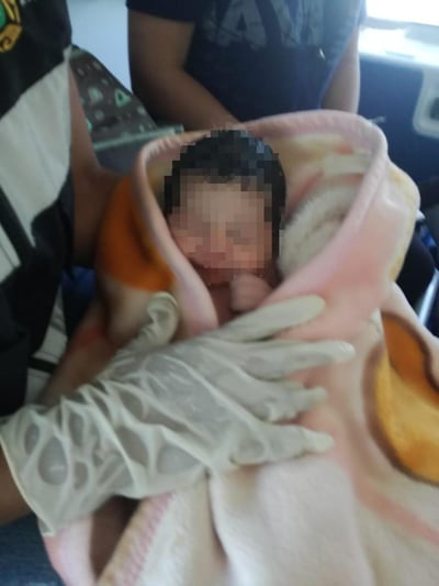 Arriba de una ambulancia de Protección Civil, una joven de 19 años no aguantó más y dio a luz a una pequeñita.