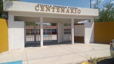 En un periodo de tres semanas, las instalaciones de la escuela primaria estatal Centenario, que se localiza frente a la plaza de Villa de Fuente, ha sido visitadas por los amantes de lo ajeno. (EL SIGLO COAHUILA)
