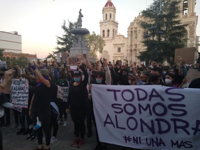 Realizan marcha en Saltillo para pedir justicia en el caso de la joven Alondra; su supuesto agresor se encuentra detenido.