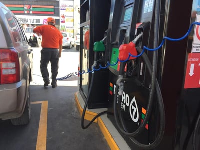 Las nuevas medidas permitirán a 'Profeco para que tenga evidencias de lo que se hizo (en la gasolinera) y cerrar el paso a la delincuencia organizada' y a los abusos a los compradores de gasolinas y diesel.
(ARCHIVO)