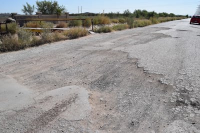Alrededor del 80 por ciento de la carretera que conecta a los ejidos de Matamoros está en pésimo estado. (EL SIGLO DE TORREÓN) 