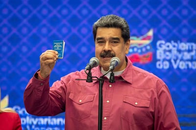Sin mayores sorpresas, el presidente Nicolás Maduro recobró el control de la Asamblea Nacional, que perdió hace cinco años a manos de la oposición, al tiempo en que dio claras señales de buscar mantenerse en el poder pese a los llamados de la comunidad internacional para que impulse una transición que saque al país sudamericano del fondo. (ARCHIVO) 
