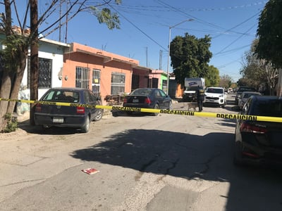 Uno de los fallecidos fue reconocido como elemento activo de las fuerzas de seguridad del Estado de Coahuila, mientras que la mujer aún no ha sido identificada. (EL SIGLO DE TORREÓN)