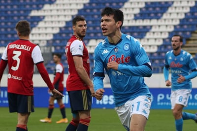 El atacante mexicano Hirving Lozano marcó el tercer gol del Napoli en el triunfo de su equipo 4-1 frente al Cagliari. (EFE)