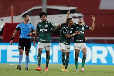 Palmeiras goleó como visitante 3-0 a River Plate, y tiene un pie en la final de la Copa Libertadores. (EFE)