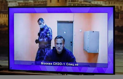 Un tribunal ruso rechazó el jueves la apelación del líder opositor Alexei Navalny contra su arresto, mientras las autoridades detenían a miles de sus simpatizantes y lanzaban advertencias contra las redes sociales, en medio de multitudinarias protestas exigiendo la liberación.
(EFE)