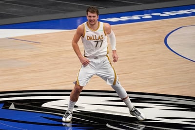 Luka Doncic metió 46 puntos y repartió 12 asistencias en la victoria de los Mavericks 143-130 sobre Pelícanos de Nueva Orleáns. (AP)