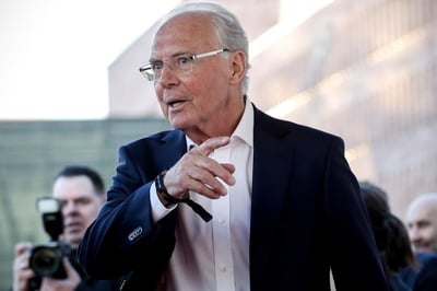 Beckenbauer también declinó apersonarse a tres entrevistas con los investigadores de las FIFA al aducir que se había sometido a una 'cirugía de corazón abierto y que sufre de varias condiciones médicas'. (EFE)
