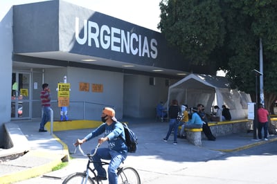 Poco menos del 50 por ciento de los trabajadores del ISSSTE en Gómez Palacio han recibido la vacuna contra el COVID-19.