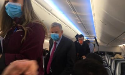 López Obrador arribó al Aeropuerto Internacional de la Ciudad de México (AICM) para tomar un vuelo comercial rumbo a Villahermosa, Tabasco. (ESPECIAL)