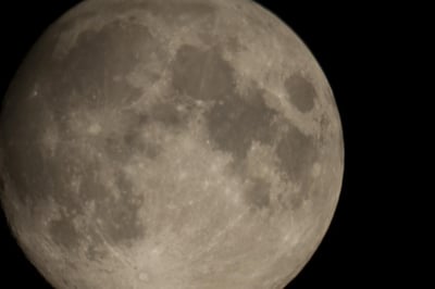 Un equipo internacional de científicos guiado por el instituto italiano del Gran Sasso ha propuesto a la Agencia Espacial Europea (ESA) y a la NASA la instalación de una antena en la superficie de la luna para captar nuevas ondas gravitacionales. (ESPECIAL) 
