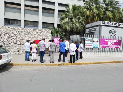María Patricia Castro, secretaria adjunta del Sindicato, comentó que son alrededor de 300 trabajadores de diversas áreas y alrededor de 35 de la clínica familiar de Lerdo, son los qué faltan de ser inmunizados.
(EL SIGLO DE TORREÓN)