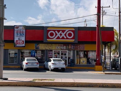 Las tiendas Oxxo dejarán de recibir depósitos de tarjetas de débito y crédito de Citibanamex. (ARCHIVO) 