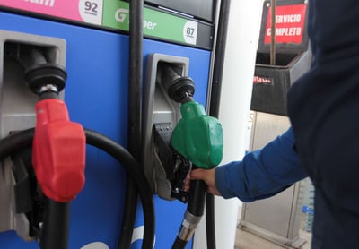 Un estudio del Banco Interamericano de Desarrollo reveló que el subsidio a gasolina afecta a los más pobres de cada país. (ARCHIVO)