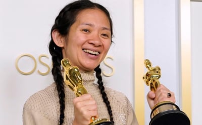 La prensa estatal china ignoró el Oscar a la estadounidense de origen chino Chloé Zhao como mejor directora por Nomadland, la primera vez que una asiática se alza con el galardón en esa categoría.  (ARCHIVO) 