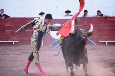 El diestro tlaxcalteca, Sergio Flores, es una de las grandes figuras que actuarán en estos festejos. (ARCHIVO)
