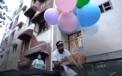El 'youtuber' se mostró lanzando en repetidas ocasiones a su perrita atada a los globos, para que quedara suspendida en el aire (CAPTURA) 