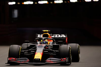 Sergio Pérez hizo una gran carrera en Mónaco, finalizando en el cuarto lugar, mientras que su coequipero Max Verstappen se llevó el triunfo. (ESPECIAL)