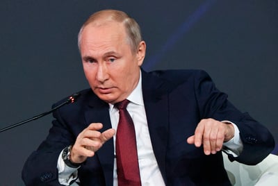 El presidente de Rusia, Vladimir Putin, promulgó el lunes una ley para retirar al país de un tratado internacional. (AP) 