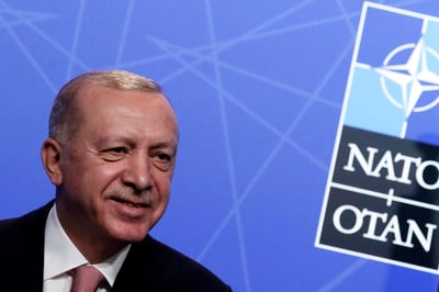 El presidente de Turquía, Recep Tayyip Erdogan, anunció hoy, momentos después de concluir una entrevista con su homólogo estadounidense, Joe Biden, durante la conferencia de la OTAN en Bruselas, que 'revitalizará la cooperación regional' con Estados Unidos. (EFE) 