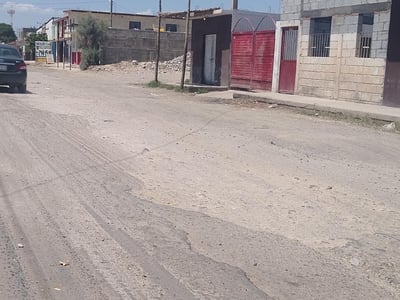 Literalmente desapareció un buen tramo de la carpeta asfáltica de la calzada Cristóbal Díaz, en el municipio de Matamoros, la cual conecta a una buena parte de los ejidos del sur del municipio. (MARY VÁZQUEZ)