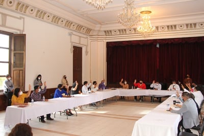 Las sesiones de Cabildo se realizaban en el Salón Azul de la presidencia, un espacio con grandes ventanas y muy amplio.