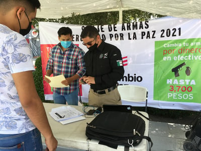 Desde el mes de julio, el módulo de canje de armas está instalado en la Plaza Mayor de Torreón. (ARCHIVO)