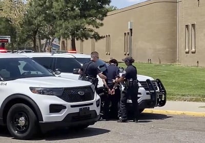 La policía de Albuquerque, detuvo el viernes a un estudiante bajo sospechas de abrir fuego en la Escuela Secundaria Washington y privar de la vida a uno de sus compañeros (ESPECIAL) 