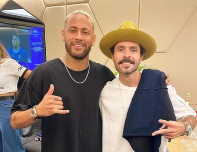 El actor, productor, influencer y diseñador José María Torre compartió en sus redes sociales el encuentro que tuvo con Lionel Messi y Neymar en el Parque de los Príncipes del PSG durante el primer partido del club francés.