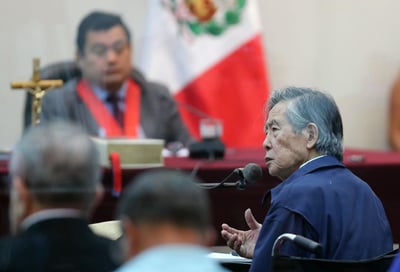 Perú pedirá a Chile ampliar la extradición del encarcelado expresidente Alberto Fujimori para procesarlo por su presunta participación en la venta ilegal de fusiles a las desaparecidas FARC en 1999, anunció el primer ministro Guido Bellido el miércoles. (ARCHIVO)