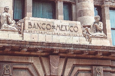 El Banco de México confirmó este lunes que recibió los 12,117 millones de dólares del mecanismo DEG del Fondo Monetario Internacional (FMI) y advirtió al presidente mexicano, Andrés Manuel López Obrador, que estos recursos solo se pueden usar para dar 'estabilidad' al peso. (ARCHIVO)