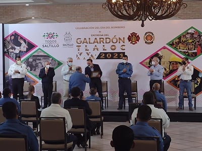 En el marco del Día del Bombero, el Ayuntamiento de Saltillo entrego el Galardón Tláloc 2021 a elementos destacados de la corporación. (EL SIGLO DE TORREÓN)