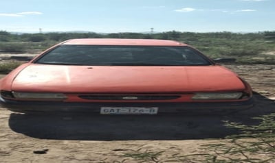 Se trata de un auto de la marca Nissan, línea Tsuru, en color naranja, con placas de circulación GAT176-B y número de serie 3N1EB31S11K260853, el cual localizaron abandonado a la altura del poblado Nazas del municipio de Gómez Palacio, justo en la brecha de camino que dirige al ejido El Cariño.
(ESPECIAL)