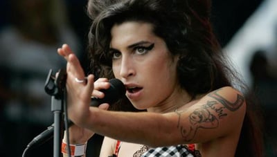 Una década después de su fallecimiento, la figura de la cantante Amy Winehouse continúa muy presente. (ARCHIVO)