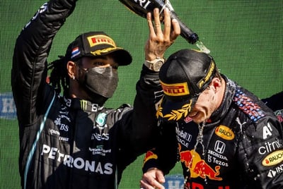 El séptuple campeón del mundo inglés Lewis Hamilton (Mercedes), que este domingo cedió el liderato del Mundial de Fórmula Uno al neerlandés Max Verstappen (Red Bull), que lo relegó al segundo puesto en el Gran Premio de Países Bajos, declaró en Zandvoort que fue 'a tope, pero no fue posible', por lo que felicita al nuevo líder del campeonato.