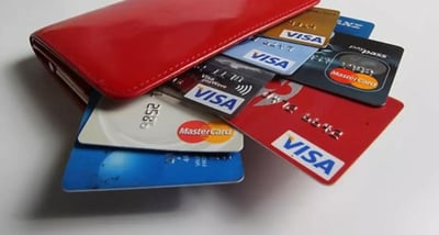 Los fraudes contra clientes bancarios que utilizan tarjetas han mostrado una reducción de 35% en el primer semestre del año comparados con el mismo periodo del año previo, informó el director ejecutivo de Medios de pago en Santander México, Matías Núñez.
(ARCHIVO)