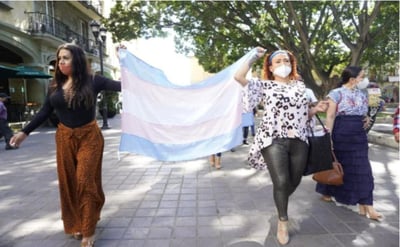 El estado de Oaxaca se convirtió en el primero en el país en reconocer los derechos de las adolescencias trans, luego de que el Congreso del estado aprobó reformas al Código Civil local, con las que se garantiza a las personas mayores de 12 años que puedan elegir sobre su identidad de género. (ARCHIVO) 
