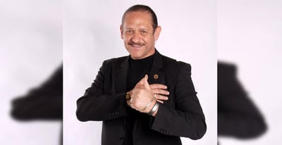 Acompañado de su esposa e hijos, el comediante Teo González se recupera de la operación a la que fue sometido ayer para destaparle una arteria.  (ESPECIAL) 