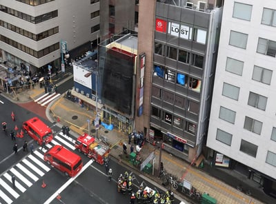 Al menos diecinueve personas murieron este viernes en un incendio en un edificio de Osaka, en el oeste de Japón, en un incidente que la Policía cree que habría sido provocado y que se habría originado en una clínica psiquiátrica del inmueble. (EFE) 
