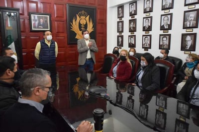 La reunión entre sindicalizados y el Secretario de Salud fue encabezada por Sergio Ortega Amador, dirigente de la sección 88 del SNTSS. (EL SIGLO DE TORREÓN)