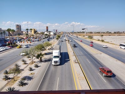 Mantienen autoridades de Torreón el análisis respecto al tránsito de vehículos de carga sobre el periférico Raúl López Sánchez.